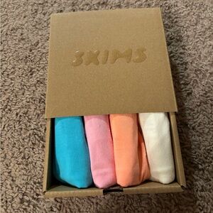 NWT Skims cotton logo dipped thong 4-pack